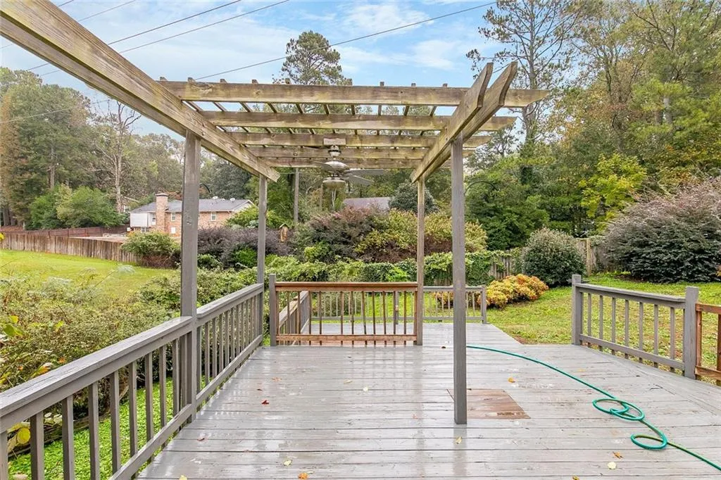 7235 Thornhill Lane, Sandy Springs, Georgia 30328, 6 Bedrooms Bedrooms, ,3 BathroomsBathrooms,Residential,Sold,7235 Thornhill Lane,6963577