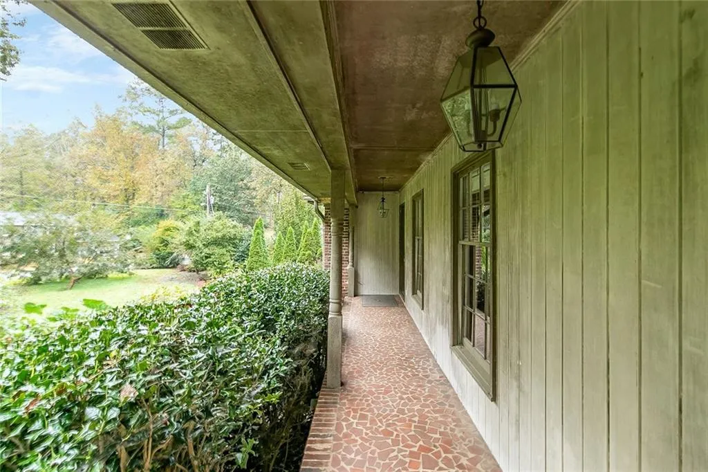 7235 Thornhill Lane, Sandy Springs, Georgia 30328, 6 Bedrooms Bedrooms, ,3 BathroomsBathrooms,Residential,Sold,7235 Thornhill Lane,6963577