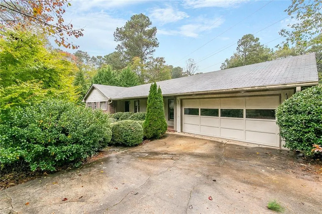 7235 Thornhill Lane, Sandy Springs, Georgia 30328, 6 Bedrooms Bedrooms, ,3 BathroomsBathrooms,Residential,Sold,7235 Thornhill Lane,6963577