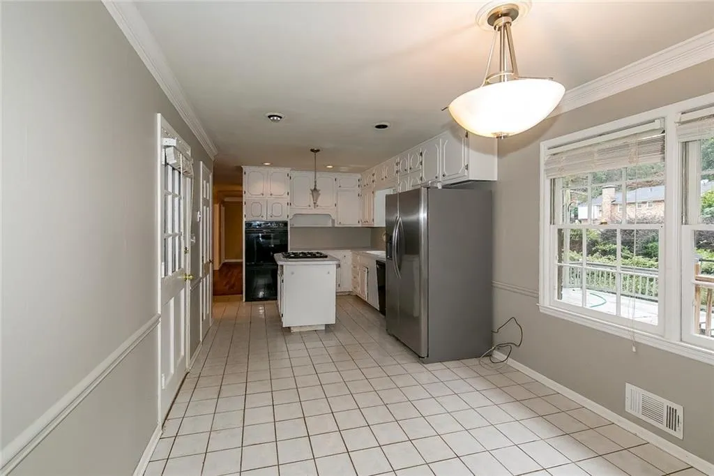 7235 Thornhill Lane, Sandy Springs, Georgia 30328, 6 Bedrooms Bedrooms, ,3 BathroomsBathrooms,Residential,Sold,7235 Thornhill Lane,6963577
