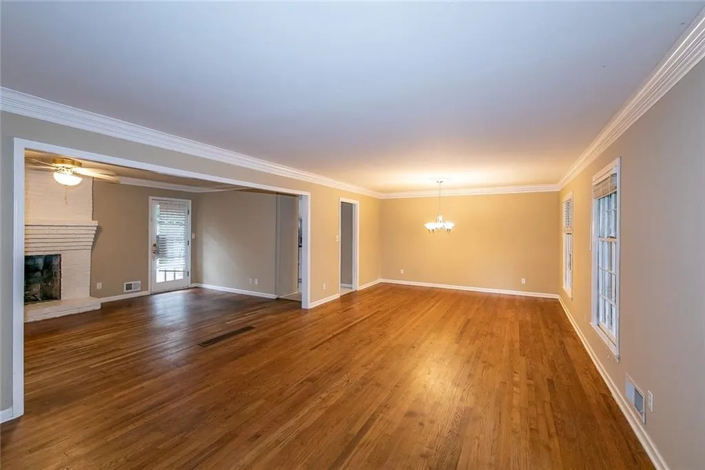 7235 Thornhill Lane, Sandy Springs, Georgia 30328, 6 Bedrooms Bedrooms, ,3 BathroomsBathrooms,Residential,Sold,7235 Thornhill Lane,6963577