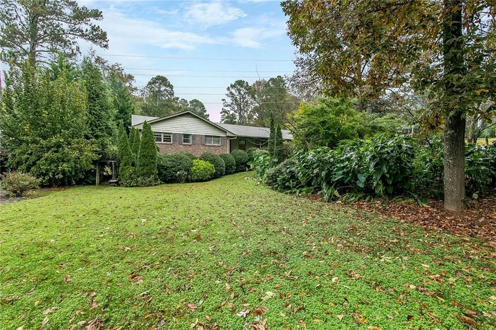 7235 Thornhill Lane, Sandy Springs, Georgia 30328, 6 Bedrooms Bedrooms, ,3 BathroomsBathrooms,Residential,Sold,7235 Thornhill Lane,6963577