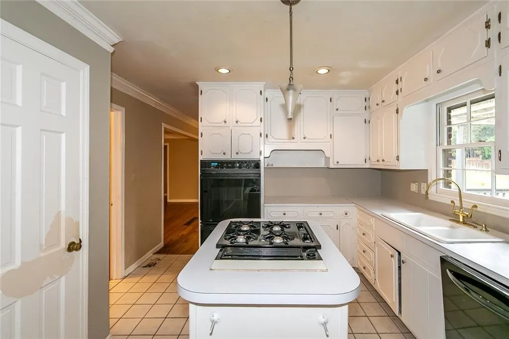 7235 Thornhill Lane, Sandy Springs, Georgia 30328, 6 Bedrooms Bedrooms, ,3 BathroomsBathrooms,Residential,Sold,7235 Thornhill Lane,6963577