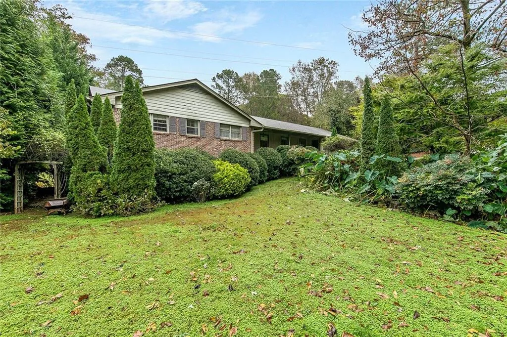 7235 Thornhill Lane, Sandy Springs, Georgia 30328, 6 Bedrooms Bedrooms, ,3 BathroomsBathrooms,Residential,Sold,7235 Thornhill Lane,6963577
