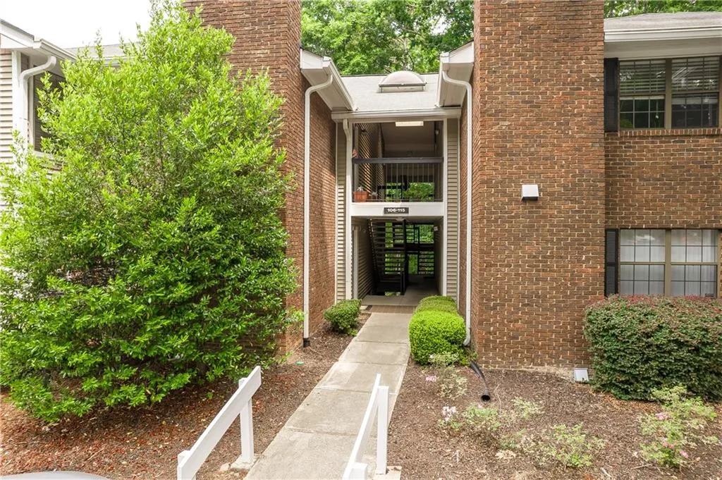 110 Barrington Hills Drive, Atlanta, Georgia 30350, 2 Bedrooms Bedrooms, ,2 BathroomsBathrooms,Residential,Sold,110 Barrington Hills Drive,6890733