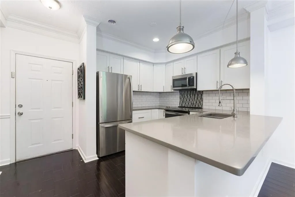 5559 Glenridge Drive Unit 1304, Atlanta, Georgia 30342, 1 Bedroom Bedrooms, ,1 BathroomBathrooms,Residential,Sold,5559 Glenridge Drive Unit 1304,7201515