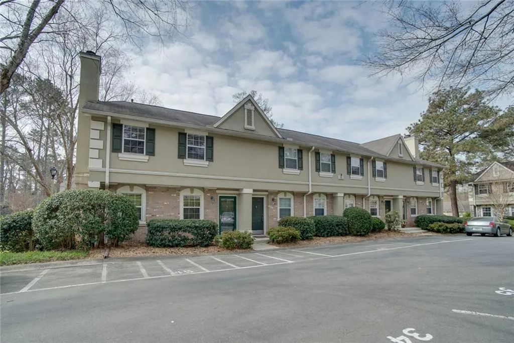 6900 Roswell Road Unit E-1, Atlanta, Georgia 30328, 3 Bedrooms Bedrooms, ,2 BathroomsBathrooms,Residential,Sold,6900 Roswell Road Unit E-1,5989357