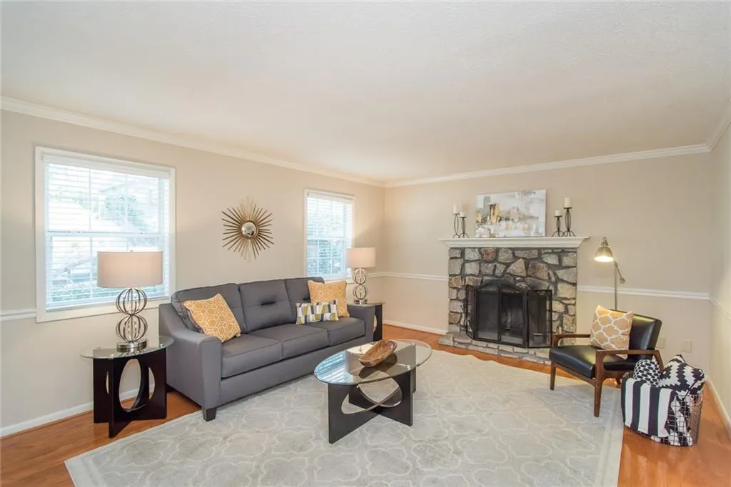 6900 Roswell Road Unit E-1, Atlanta, Georgia 30328, 3 Bedrooms Bedrooms, ,2 BathroomsBathrooms,Residential,Sold,6900 Roswell Road Unit E-1,5989357