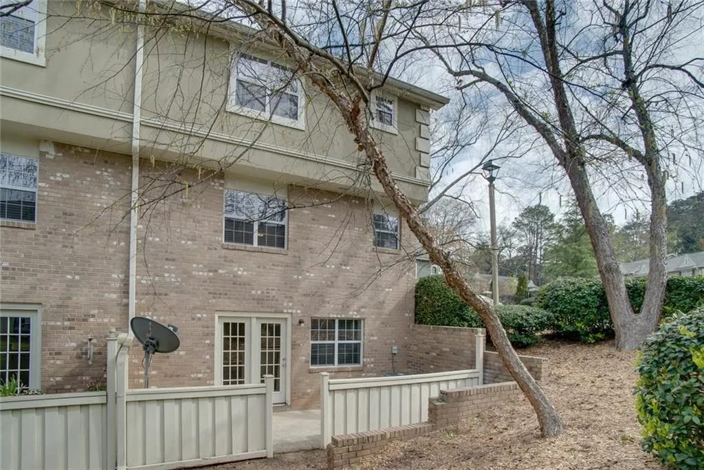 6900 Roswell Road Unit E-1, Atlanta, Georgia 30328, 3 Bedrooms Bedrooms, ,2 BathroomsBathrooms,Residential,Sold,6900 Roswell Road Unit E-1,5989357