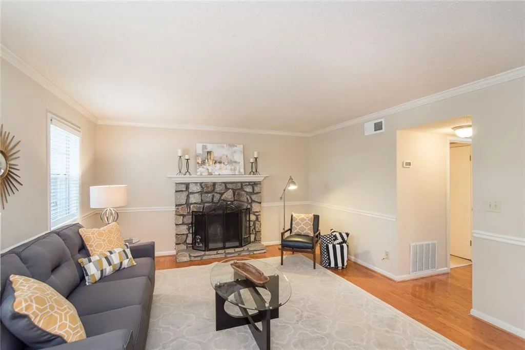 6900 Roswell Road Unit E-1, Atlanta, Georgia 30328, 3 Bedrooms Bedrooms, ,2 BathroomsBathrooms,Residential,Sold,6900 Roswell Road Unit E-1,5989357