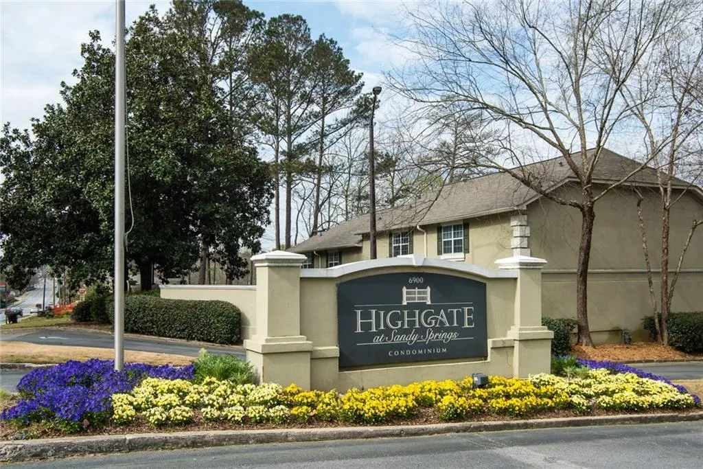 6900 Roswell Road Unit E-1, Atlanta, Georgia 30328, 3 Bedrooms Bedrooms, ,2 BathroomsBathrooms,Residential,Sold,6900 Roswell Road Unit E-1,5989357