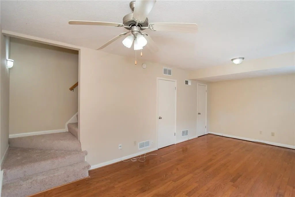 6900 Roswell Road Unit E-1, Atlanta, Georgia 30328, 3 Bedrooms Bedrooms, ,2 BathroomsBathrooms,Residential,Sold,6900 Roswell Road Unit E-1,5989357