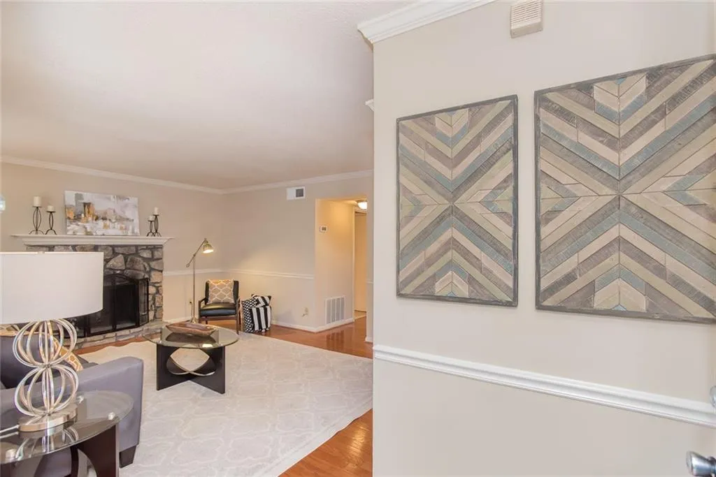 6900 Roswell Road Unit E-1, Atlanta, Georgia 30328, 3 Bedrooms Bedrooms, ,2 BathroomsBathrooms,Residential,Sold,6900 Roswell Road Unit E-1,5989357