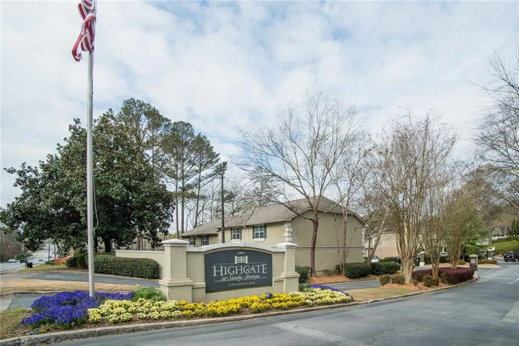 6900 Roswell Road Unit E-1, Atlanta, Georgia 30328, 3 Bedrooms Bedrooms, ,2 BathroomsBathrooms,Residential,Sold,6900 Roswell Road Unit E-1,5989357