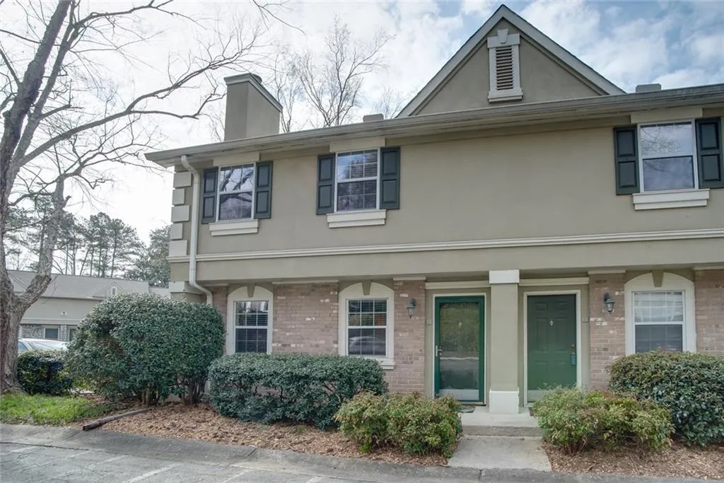 6900 Roswell Road Unit E-1, Atlanta, Georgia 30328, 3 Bedrooms Bedrooms, ,2 BathroomsBathrooms,Residential,Sold,6900 Roswell Road Unit E-1,5989357