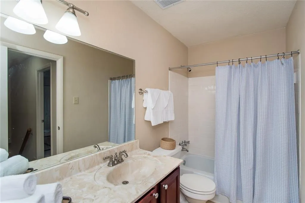 6900 Roswell Road Unit E-1, Atlanta, Georgia 30328, 3 Bedrooms Bedrooms, ,2 BathroomsBathrooms,Residential,Sold,6900 Roswell Road Unit E-1,5989357