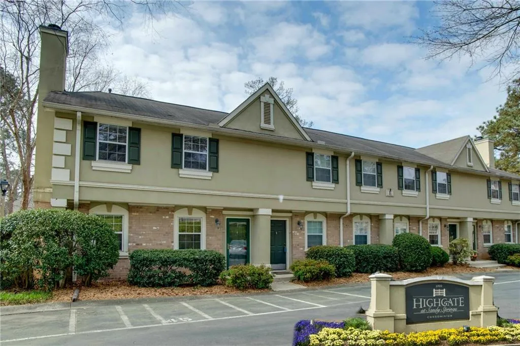 6900 Roswell Road Unit E-1, Atlanta, Georgia 30328, 3 Bedrooms Bedrooms, ,2 BathroomsBathrooms,Residential,Sold,6900 Roswell Road Unit E-1,5989357