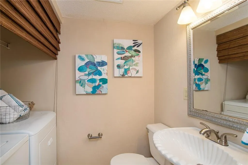 6900 Roswell Road Unit E-1, Atlanta, Georgia 30328, 3 Bedrooms Bedrooms, ,2 BathroomsBathrooms,Residential,Sold,6900 Roswell Road Unit E-1,5989357