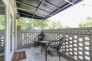 6940 Roswell Road Unit 1a, Sandy Springs, Georgia 30328, 2 Bedrooms Bedrooms, ,1 BathroomBathrooms,Residential,Sold,6940 Roswell Road Unit 1a,5926714