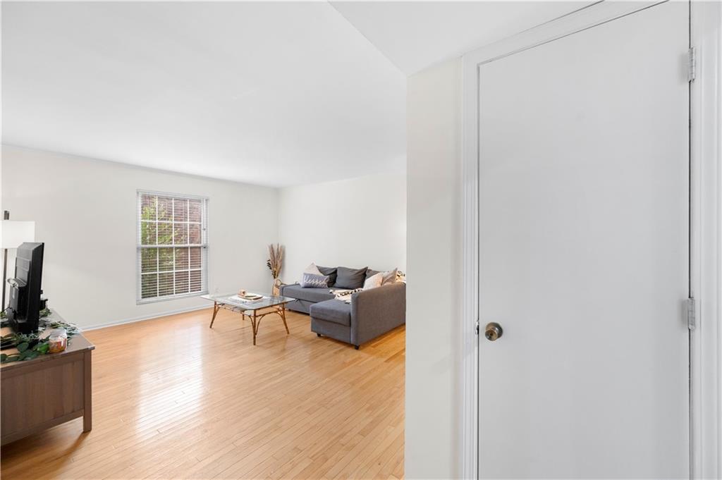5600 Kingsport Drive, Sandy Springs, Georgia 30342, 2 Bedrooms Bedrooms, ,1 BathroomBathrooms,Residential,Sold,5600 Kingsport Drive,7302421