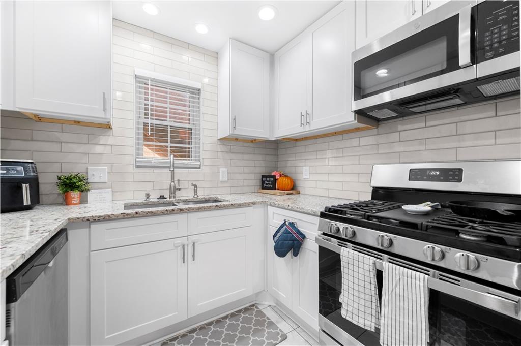 5600 Kingsport Drive, Sandy Springs, Georgia 30342, 2 Bedrooms Bedrooms, ,1 BathroomBathrooms,Residential,Sold,5600 Kingsport Drive,7302421