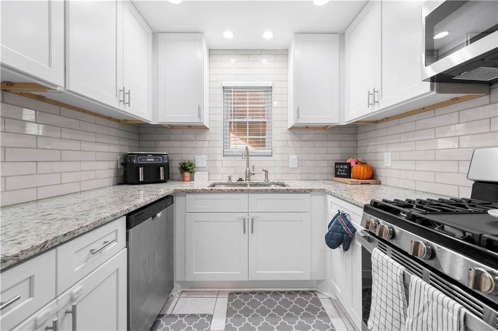 5600 Kingsport Drive, Sandy Springs, Georgia 30342, 2 Bedrooms Bedrooms, ,1 BathroomBathrooms,Residential,Sold,5600 Kingsport Drive,7302421