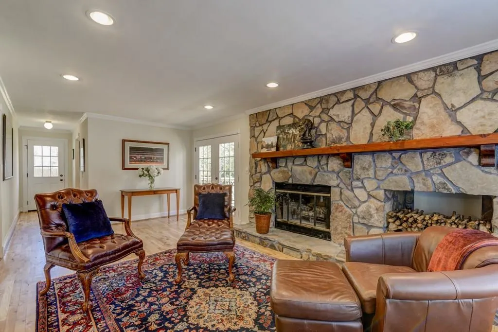 105 Spruell Springs Road, Atlanta, Georgia 30342, 3 Bedrooms Bedrooms, ,2 BathroomsBathrooms,Residential,Sold,105 Spruell Springs Road,5809880