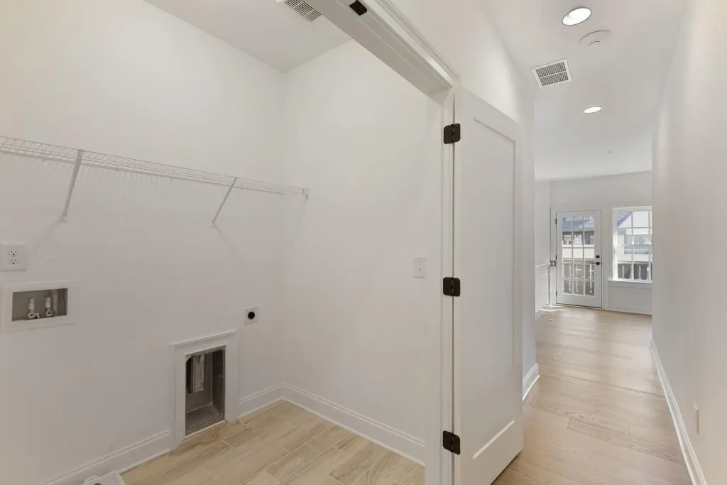 6723 Encore Boulevard, Sandy Springs, Georgia 30328, 3 Bedrooms Bedrooms, ,4 BathroomsBathrooms,Residential,Sold,6723 Encore Boulevard,7016633