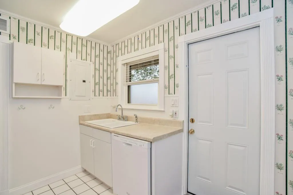 3510 Roswell Road Unit L2, Atlanta, Georgia 30305, 2 Bedrooms Bedrooms, ,2 BathroomsBathrooms,Residential,Sold,3510 Roswell Road Unit L2,5791769