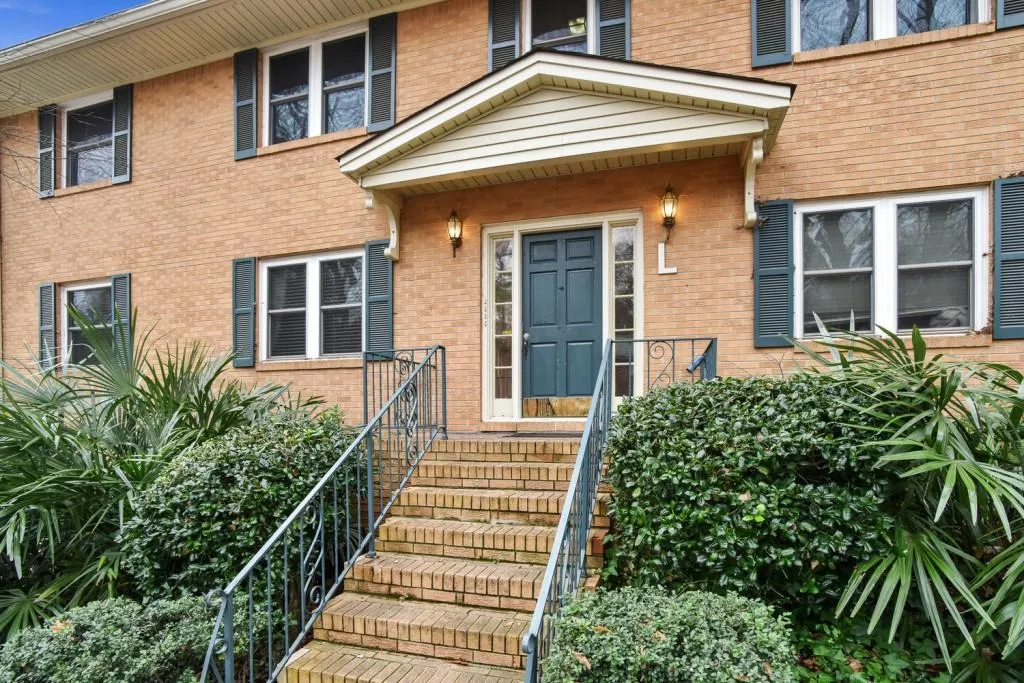 3510 Roswell Road Unit L2, Atlanta, Georgia 30305, 2 Bedrooms Bedrooms, ,2 BathroomsBathrooms,Residential,Sold,3510 Roswell Road Unit L2,5791769