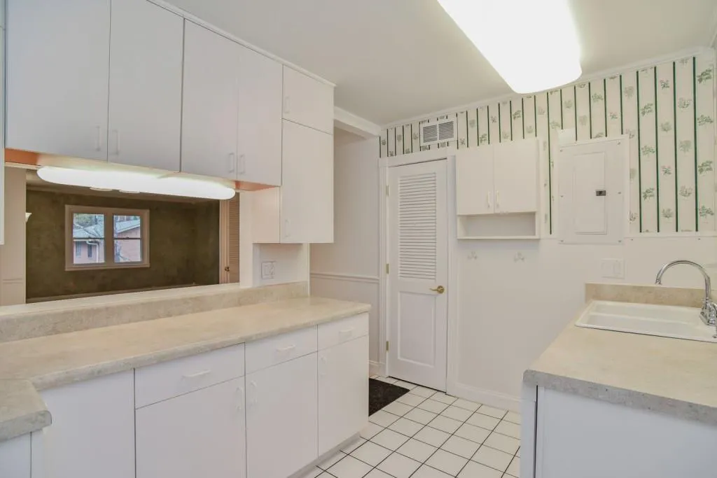 3510 Roswell Road Unit L2, Atlanta, Georgia 30305, 2 Bedrooms Bedrooms, ,2 BathroomsBathrooms,Residential,Sold,3510 Roswell Road Unit L2,5791769