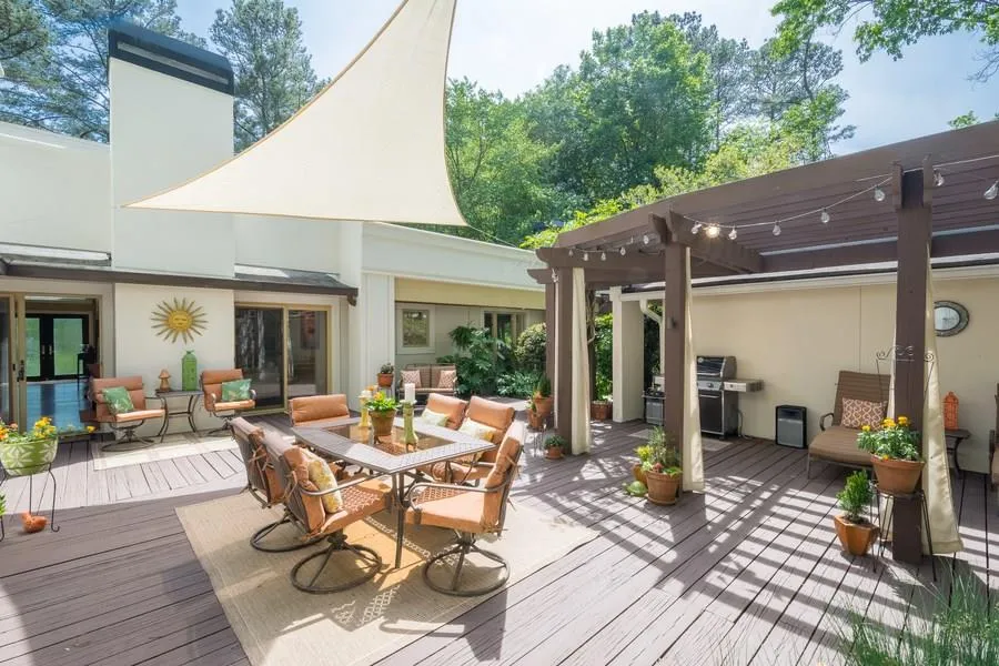 895 Heards Ferry Road, Sandy Springs, Georgia 30328, 3 Bedrooms Bedrooms, ,2 BathroomsBathrooms,Residential,Sold,895 Heards Ferry Road,5685029