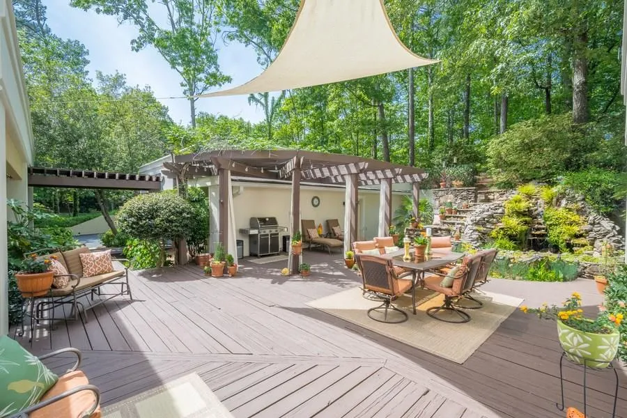 895 Heards Ferry Road, Sandy Springs, Georgia 30328, 3 Bedrooms Bedrooms, ,2 BathroomsBathrooms,Residential,Sold,895 Heards Ferry Road,5685029