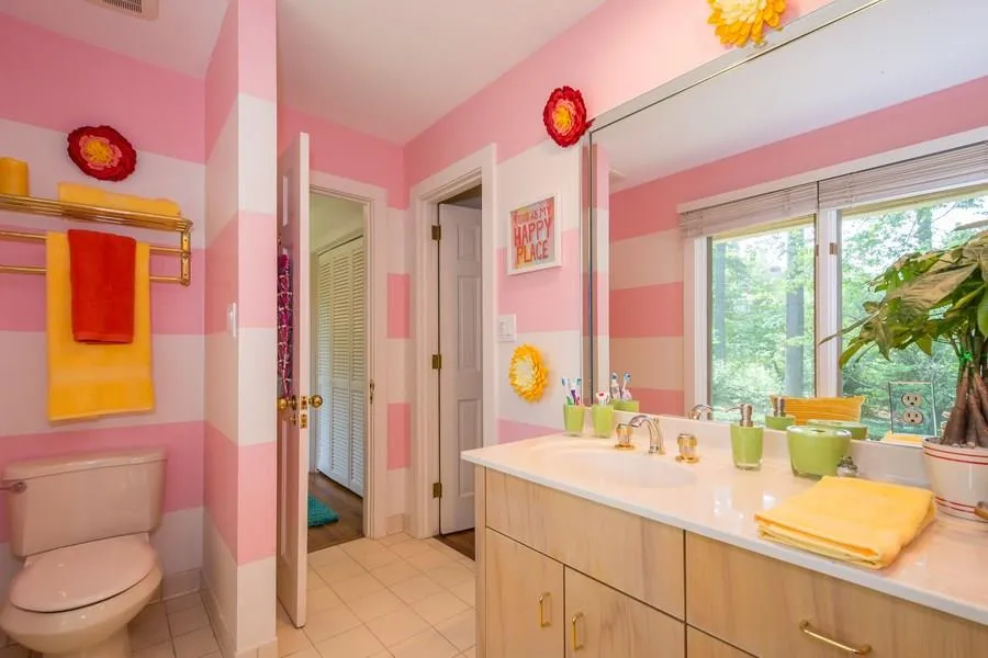 895 Heards Ferry Road, Sandy Springs, Georgia 30328, 3 Bedrooms Bedrooms, ,2 BathroomsBathrooms,Residential,Sold,895 Heards Ferry Road,5685029