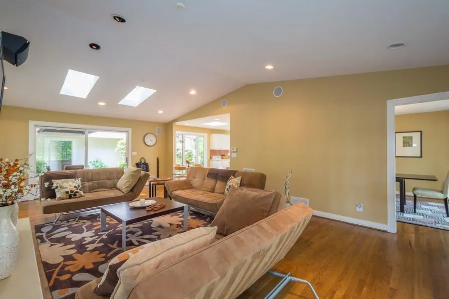 895 Heards Ferry Road, Sandy Springs, Georgia 30328, 3 Bedrooms Bedrooms, ,2 BathroomsBathrooms,Residential,Sold,895 Heards Ferry Road,5685029