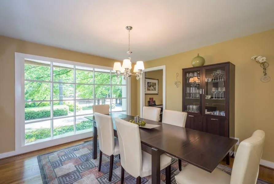 895 Heards Ferry Road, Sandy Springs, Georgia 30328, 3 Bedrooms Bedrooms, ,2 BathroomsBathrooms,Residential,Sold,895 Heards Ferry Road,5685029