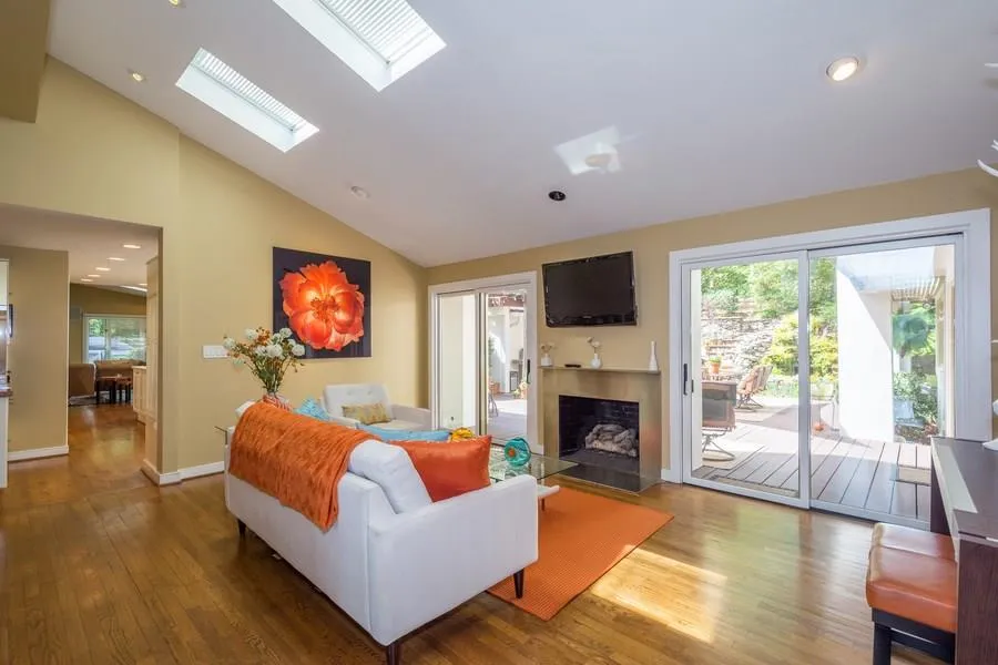 895 Heards Ferry Road, Sandy Springs, Georgia 30328, 3 Bedrooms Bedrooms, ,2 BathroomsBathrooms,Residential,Sold,895 Heards Ferry Road,5685029