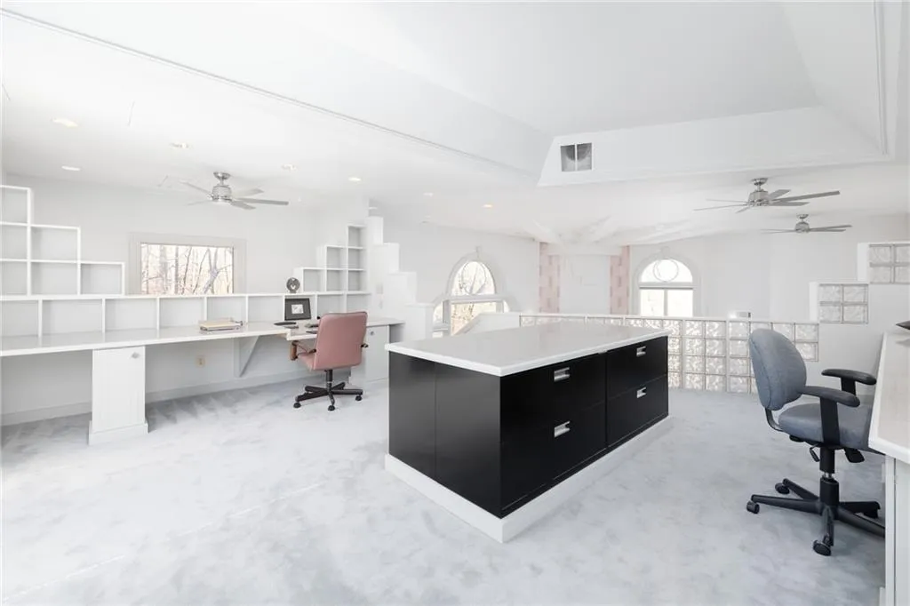 605 Cambridge Way, Sandy Springs, Georgia 30328, 5 Bedrooms Bedrooms, ,5 BathroomsBathrooms,Residential,Sold,605 Cambridge Way,7001333