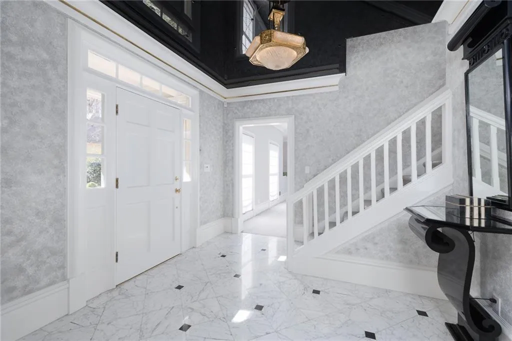 605 Cambridge Way, Sandy Springs, Georgia 30328, 5 Bedrooms Bedrooms, ,5 BathroomsBathrooms,Residential,Sold,605 Cambridge Way,7001333