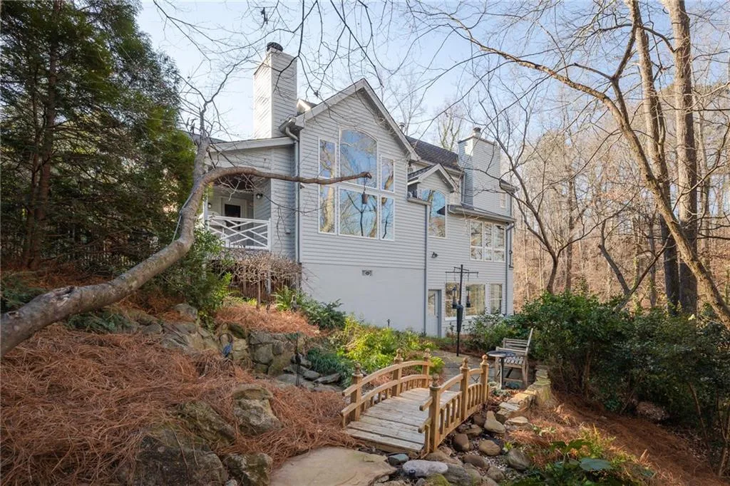 605 Cambridge Way, Sandy Springs, Georgia 30328, 5 Bedrooms Bedrooms, ,5 BathroomsBathrooms,Residential,Sold,605 Cambridge Way,7001333