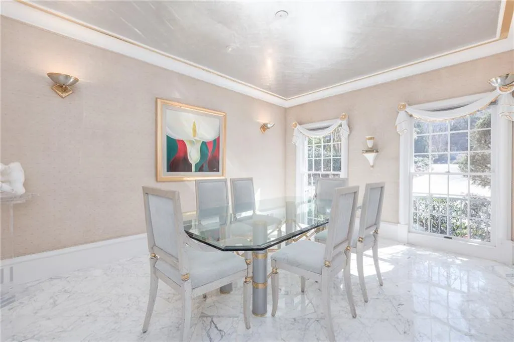 605 Cambridge Way, Sandy Springs, Georgia 30328, 5 Bedrooms Bedrooms, ,5 BathroomsBathrooms,Residential,Sold,605 Cambridge Way,7001333