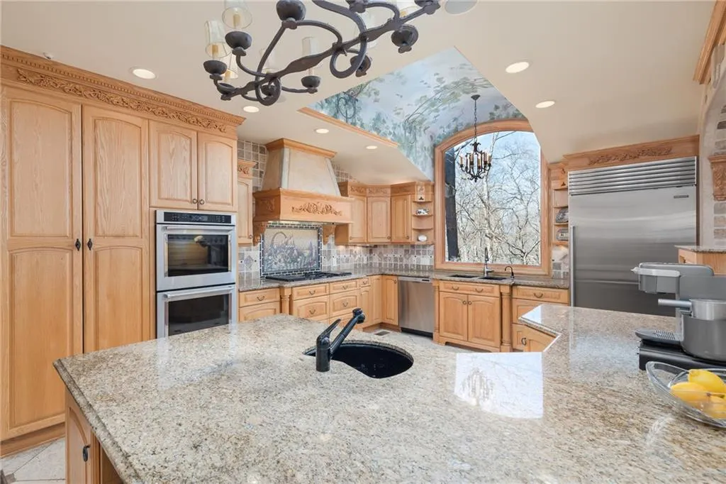 605 Cambridge Way, Sandy Springs, Georgia 30328, 5 Bedrooms Bedrooms, ,5 BathroomsBathrooms,Residential,Sold,605 Cambridge Way,7001333