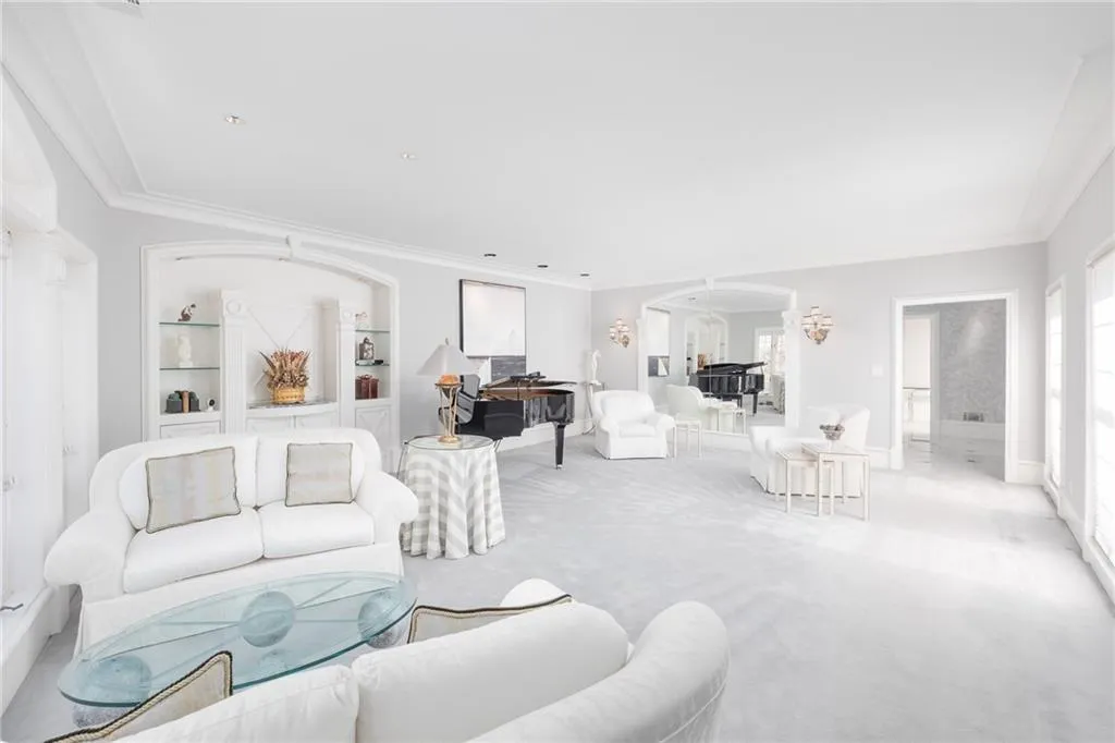 605 Cambridge Way, Sandy Springs, Georgia 30328, 5 Bedrooms Bedrooms, ,5 BathroomsBathrooms,Residential,Sold,605 Cambridge Way,7001333