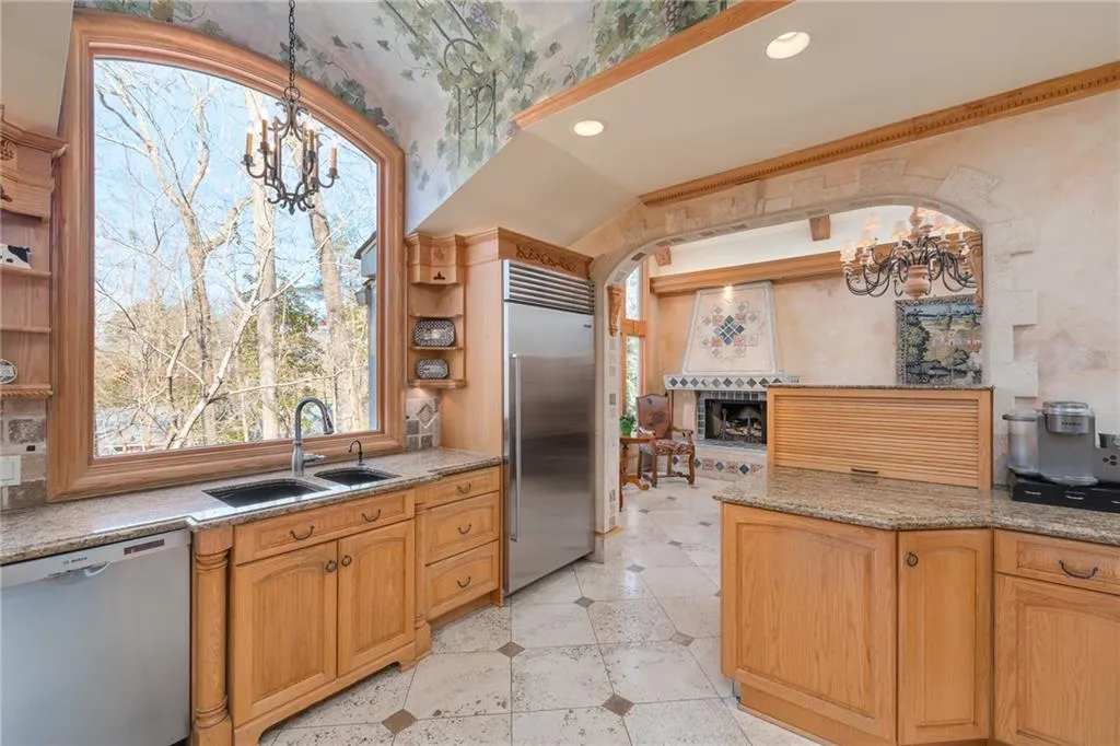 605 Cambridge Way, Sandy Springs, Georgia 30328, 5 Bedrooms Bedrooms, ,5 BathroomsBathrooms,Residential,Sold,605 Cambridge Way,7001333