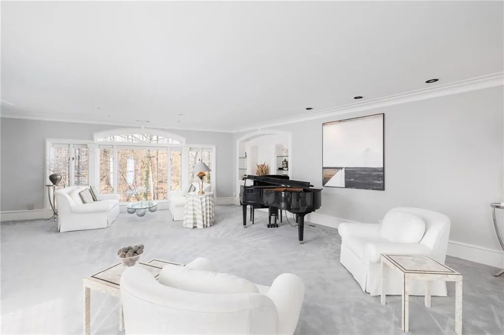 605 Cambridge Way, Sandy Springs, Georgia 30328, 5 Bedrooms Bedrooms, ,5 BathroomsBathrooms,Residential,Sold,605 Cambridge Way,7001333