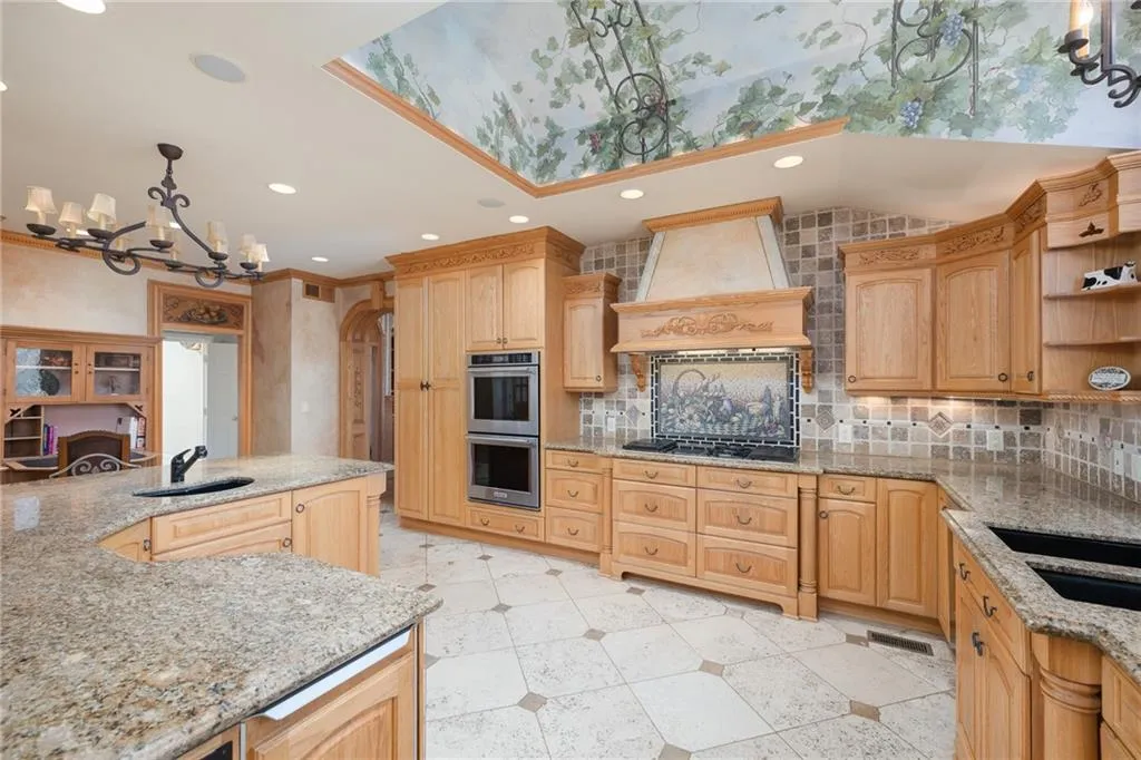 605 Cambridge Way, Sandy Springs, Georgia 30328, 5 Bedrooms Bedrooms, ,5 BathroomsBathrooms,Residential,Sold,605 Cambridge Way,7001333