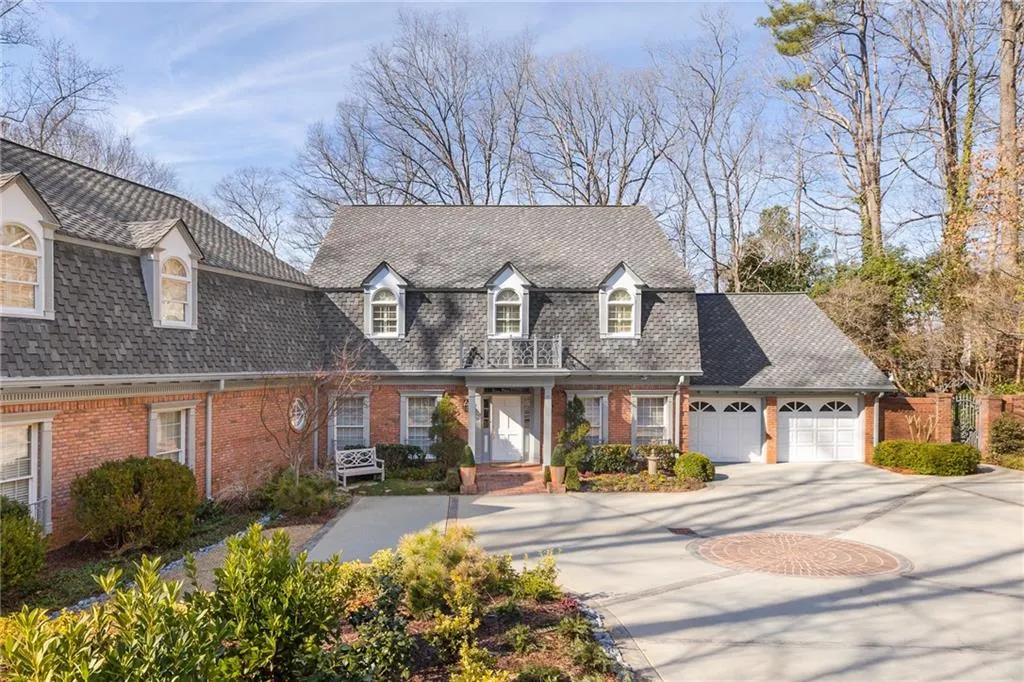 605 Cambridge Way, Sandy Springs, Georgia 30328, 5 Bedrooms Bedrooms, ,5 BathroomsBathrooms,Residential,Sold,605 Cambridge Way,7001333