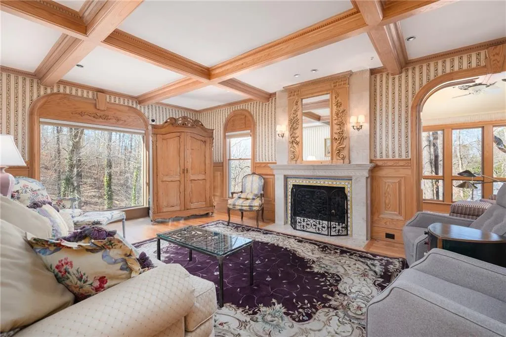 605 Cambridge Way, Sandy Springs, Georgia 30328, 5 Bedrooms Bedrooms, ,5 BathroomsBathrooms,Residential,Sold,605 Cambridge Way,7001333