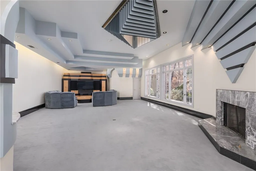 605 Cambridge Way, Sandy Springs, Georgia 30328, 5 Bedrooms Bedrooms, ,5 BathroomsBathrooms,Residential,Sold,605 Cambridge Way,7001333