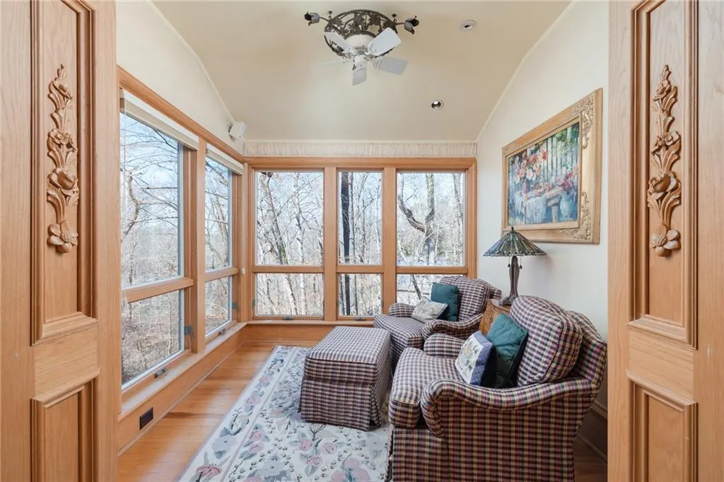 605 Cambridge Way, Sandy Springs, Georgia 30328, 5 Bedrooms Bedrooms, ,5 BathroomsBathrooms,Residential,Sold,605 Cambridge Way,7001333